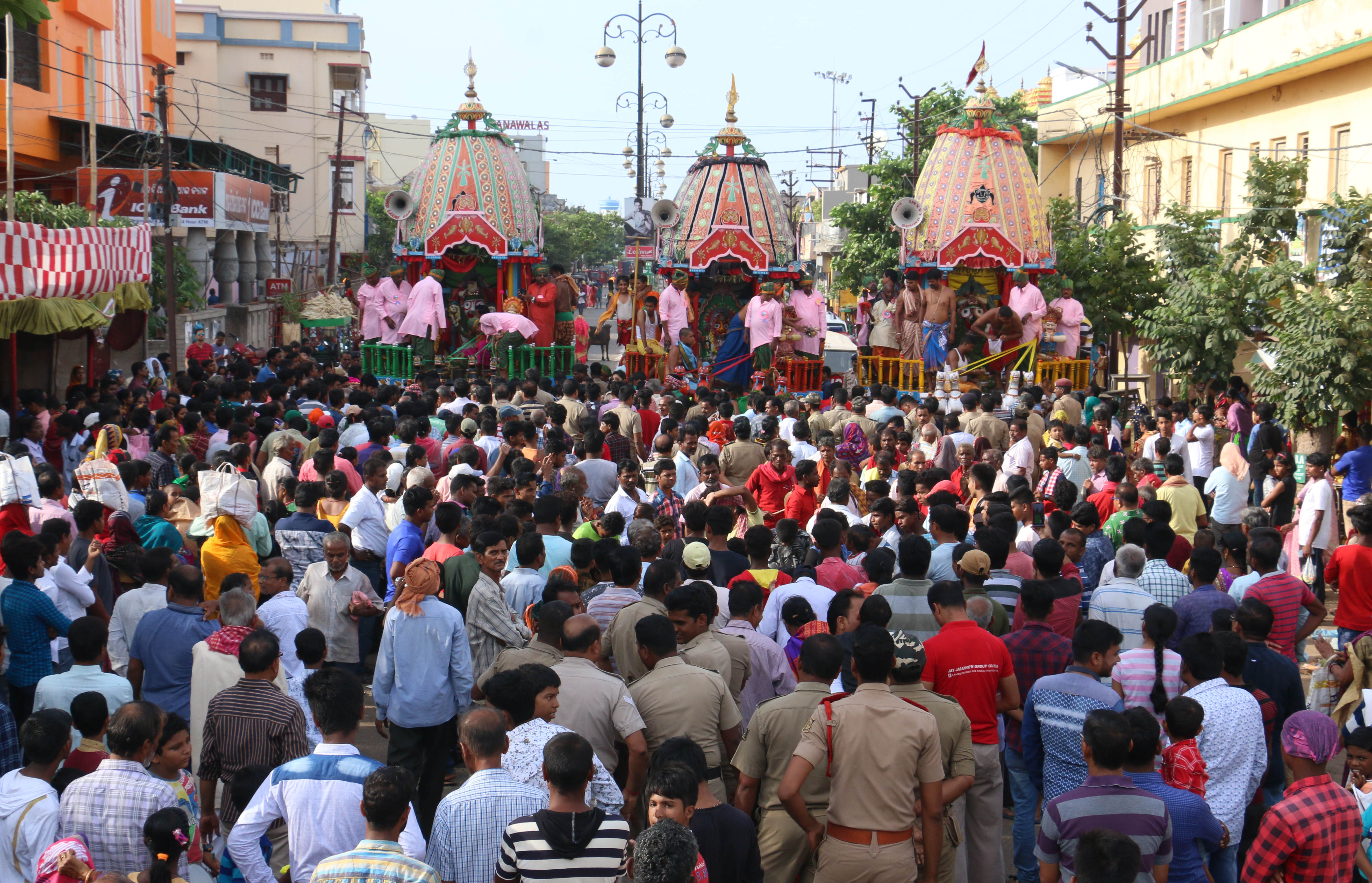 ମହାନଗରରେ ପବିତ୍ର ବାହୁଡ଼ା ଯାତ୍ରାରେ ହଜାର ହଜାର ଭକ୍ତଙ୍କ ଭିଡ଼