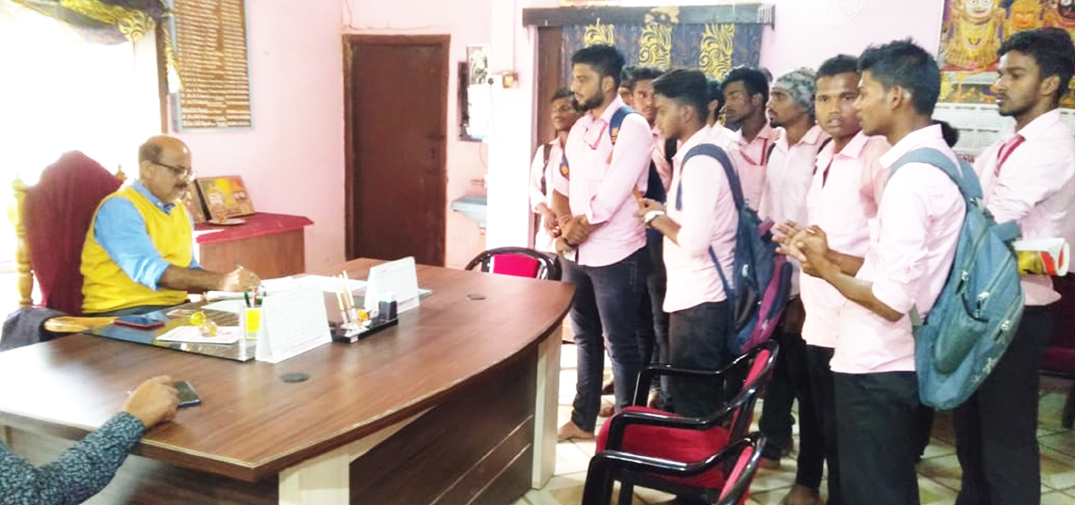 କମେଣ୍ଟମରାକୁ ନେଇ ଦୁଇଛାତ୍ର ଗୋଷ୍ଠିଙ୍କ ମଧ୍ୟରେ ସଂଘର୍ଷ 