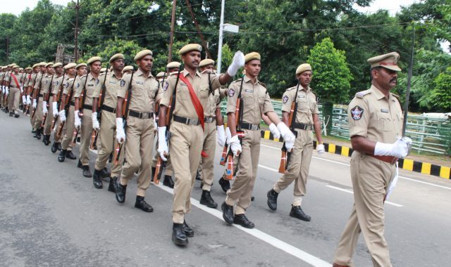 ଜନତା, ଛାତ୍ରଛାତ୍ରୀଙ୍କୁ ପରେଡ଼ ସ୍ଥଳ ମନା